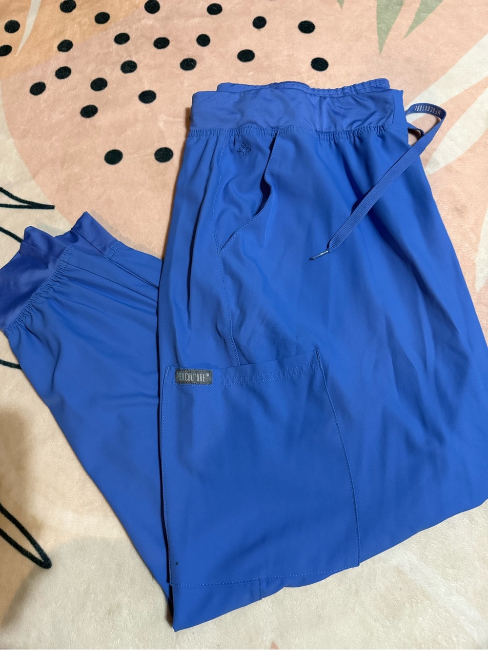 Womenโs scrub pants